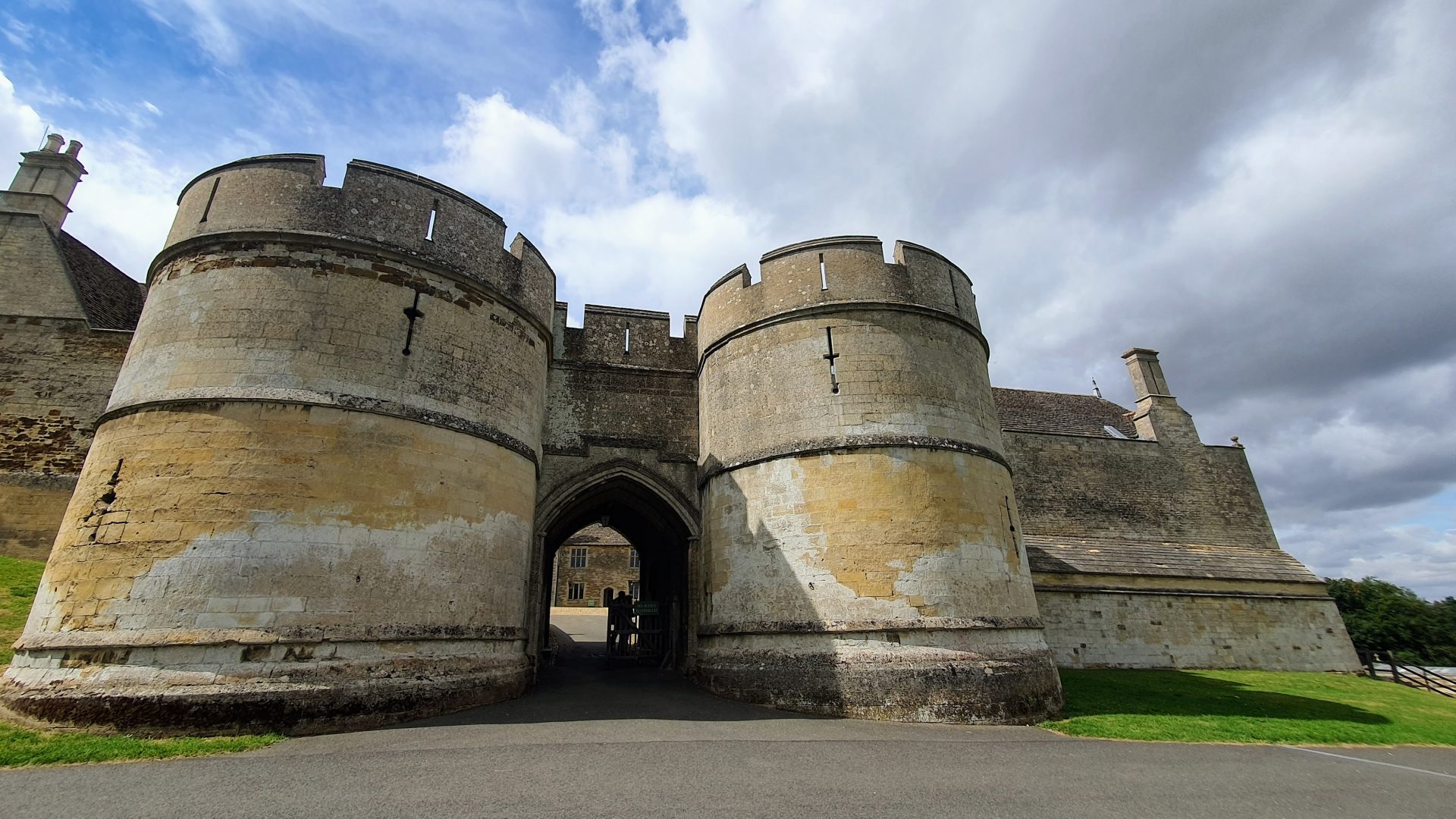Rocking up to Rockingham Castle - Steve's Blog